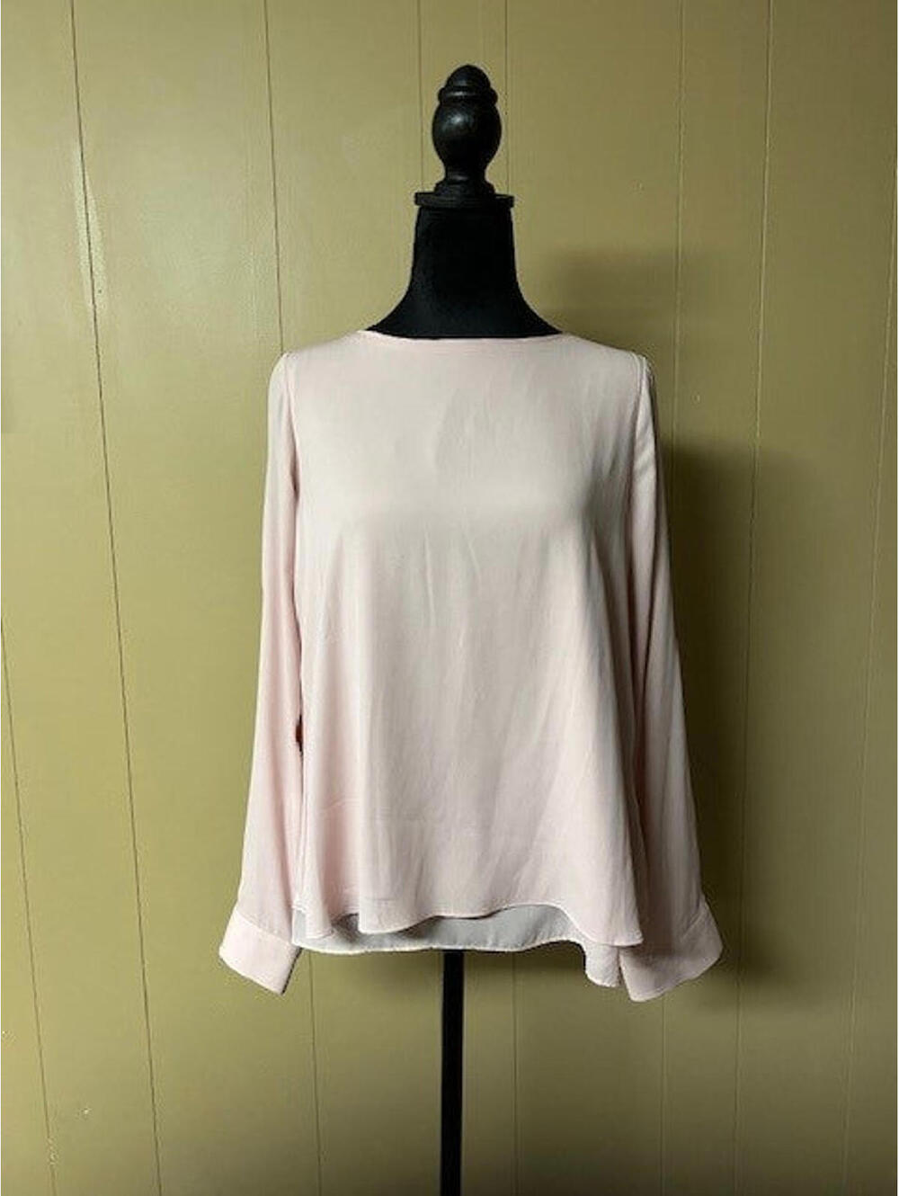 Size 4 – White House Black Market Blush Pink Blouse